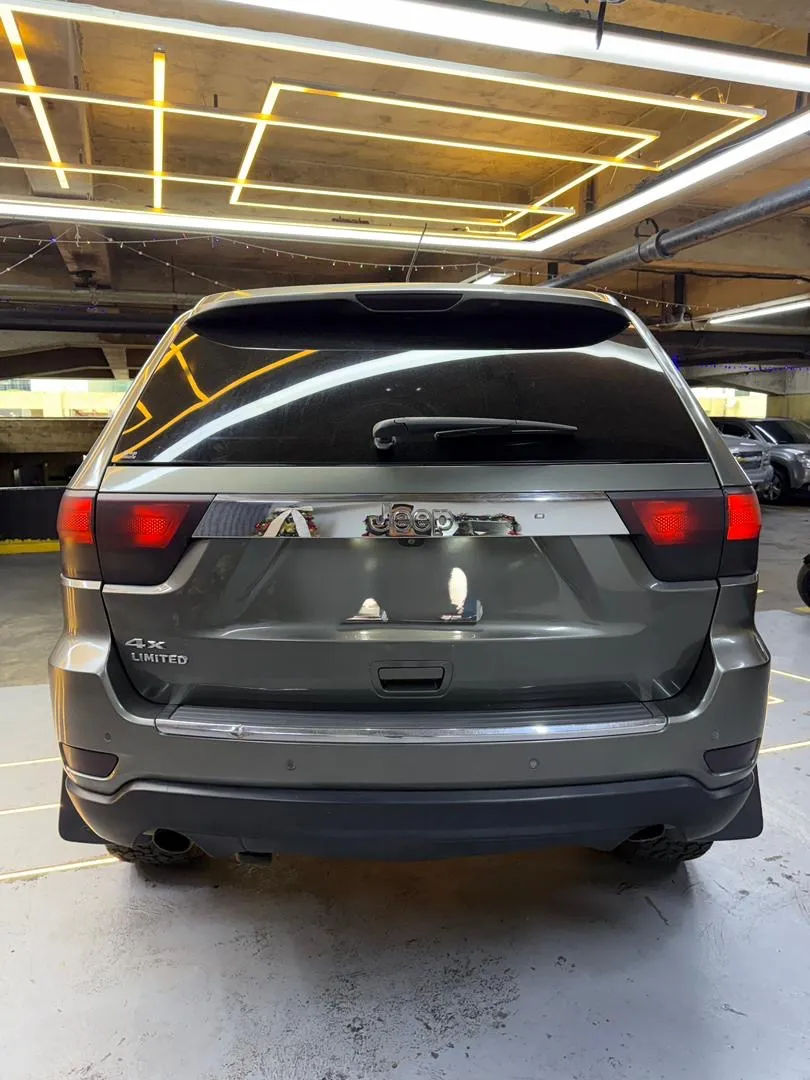 Jeep Grand Cherokee 4x Limited 2012 Gris Caracas