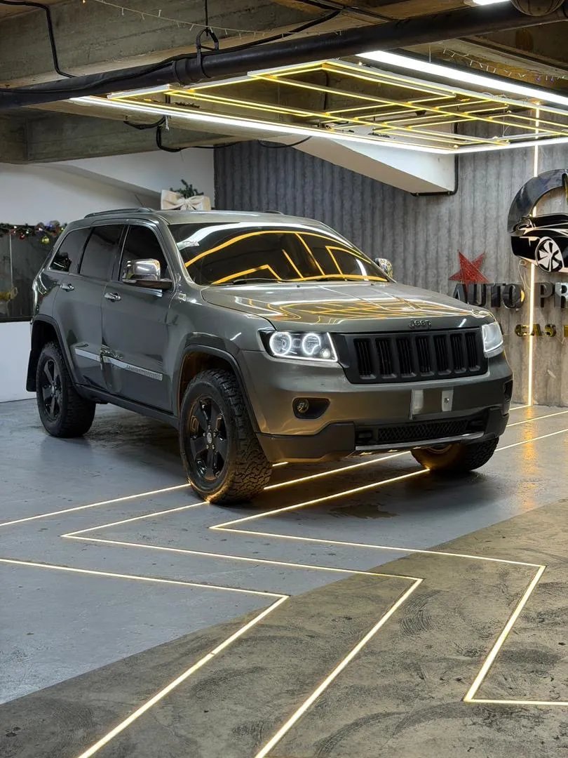 Jeep Grand Cherokee 4x Limited 2012 Gris Caracas