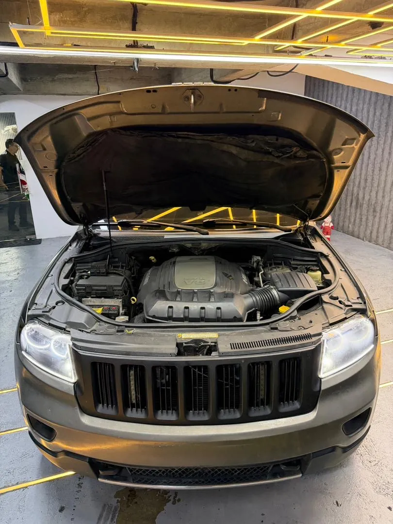 Jeep Grand Cherokee 2012 4x4 gris7
