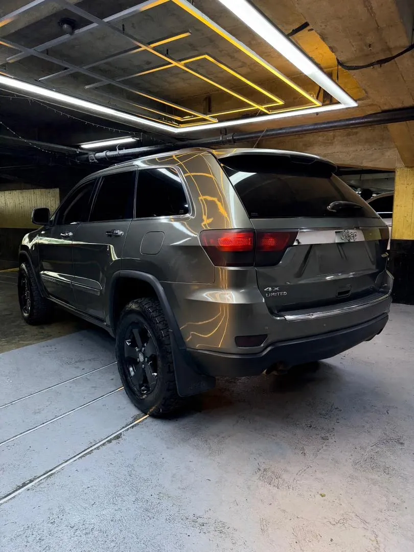 Jeep Grand Cherokee 4x Limited 2012 Gris Caracas