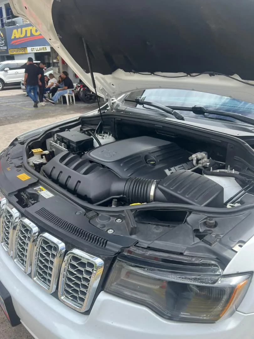 Jeep Grand Cherokee 2019 blanco suv10