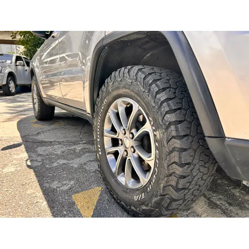 Jeep Grand Cherokee 2013 Plateado Caracas