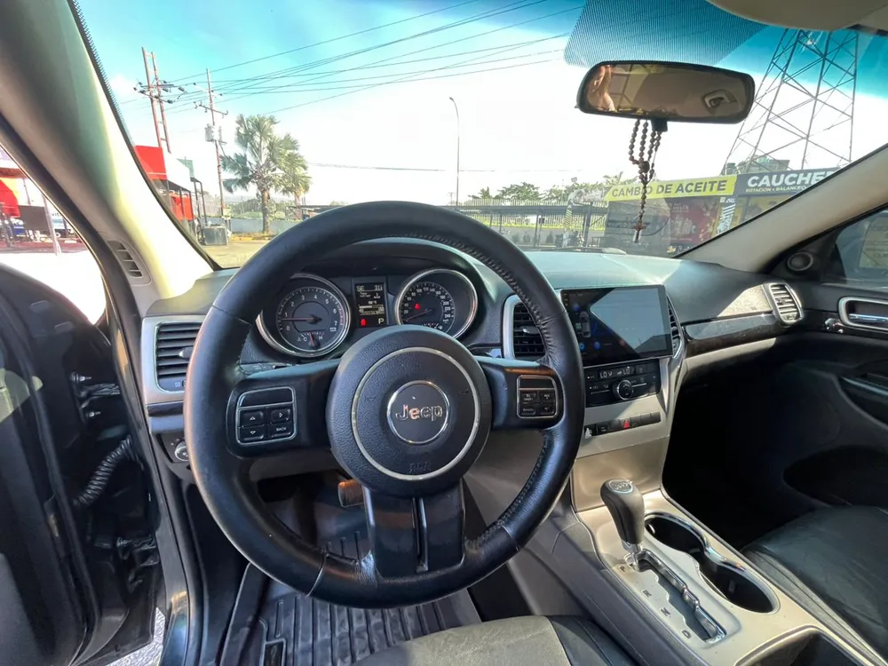 Jeep Grand Cherokee Laredo 2013 Verde Valencia
