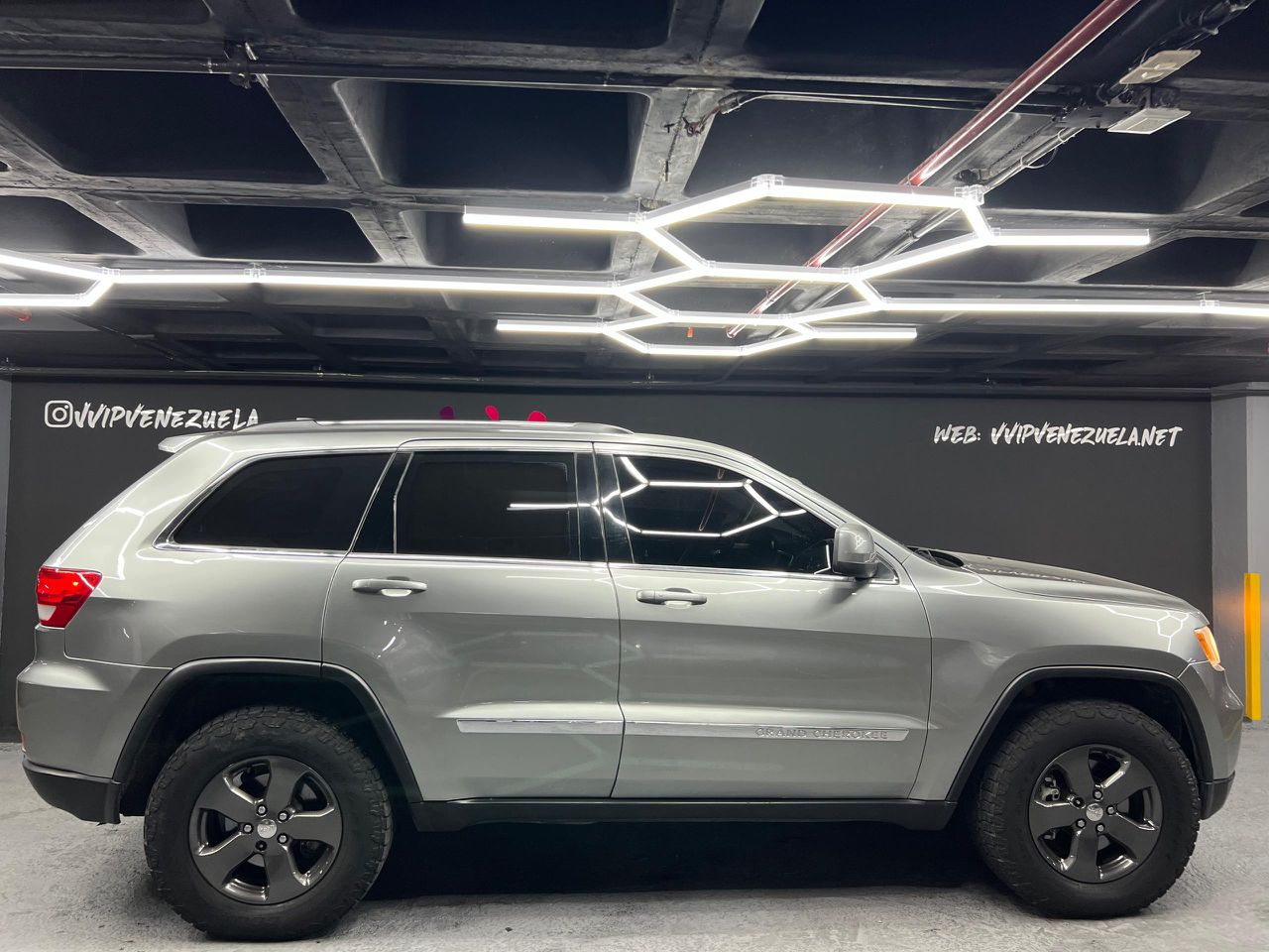 Jeep Grand Cherokee 2011 Gris Caracas