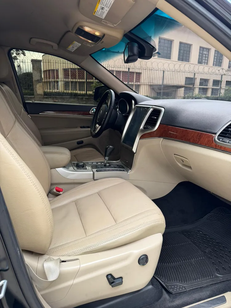 Jeep Grand Cherokee Limited 2011 Negro Caracas