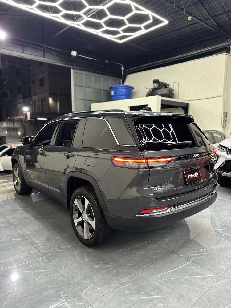 Jeep Grand Cherokee Limited 2024 Gris Caracas