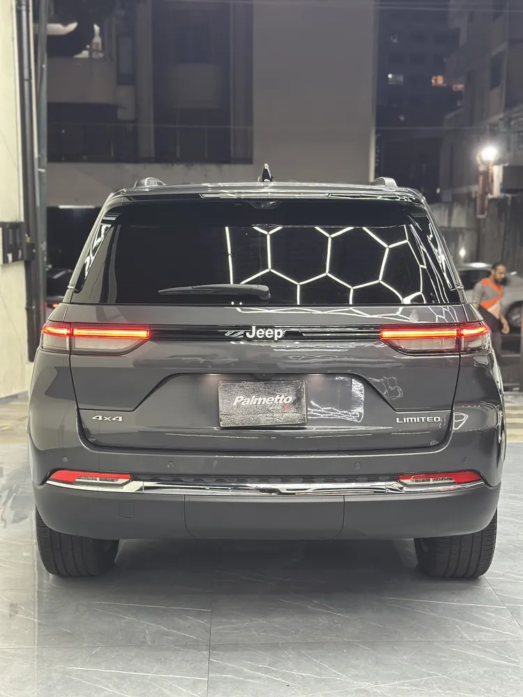Jeep Grand Cherokee Limited 2024 Gris Caracas