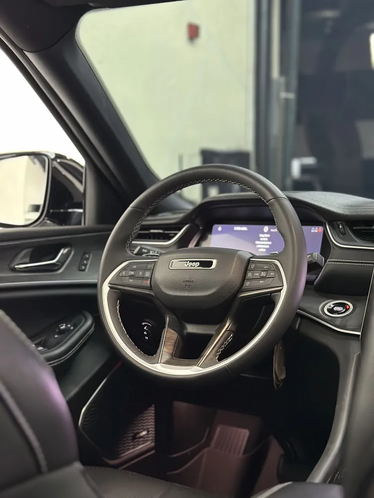Jeep Grand Cherokee Limited 2024 Gris Caracas