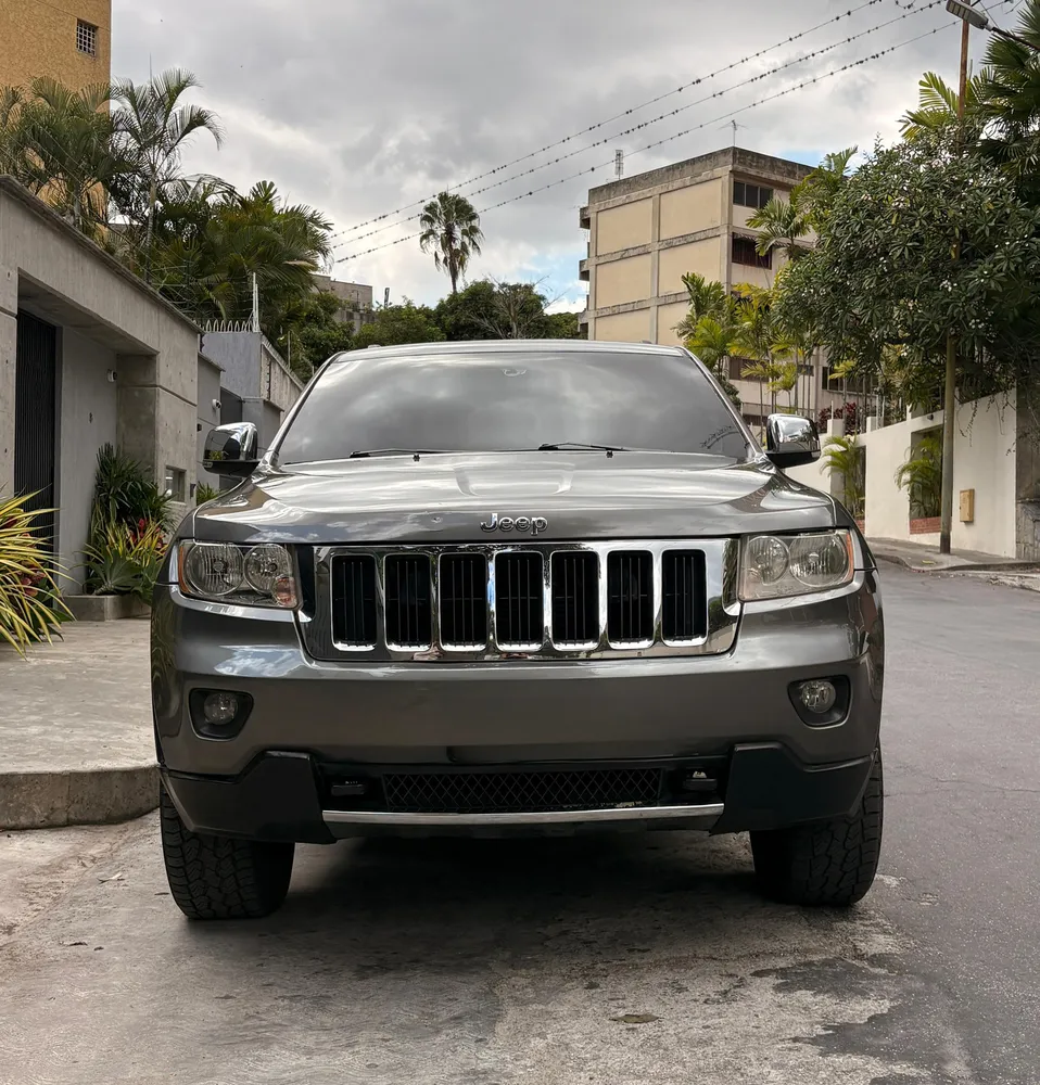 Jeep Grand Cherokee Limited 2012 Gris Caracas