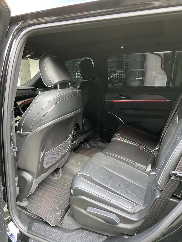 Jeep Grand Cherokee Limited 2023 Negro Caracas
