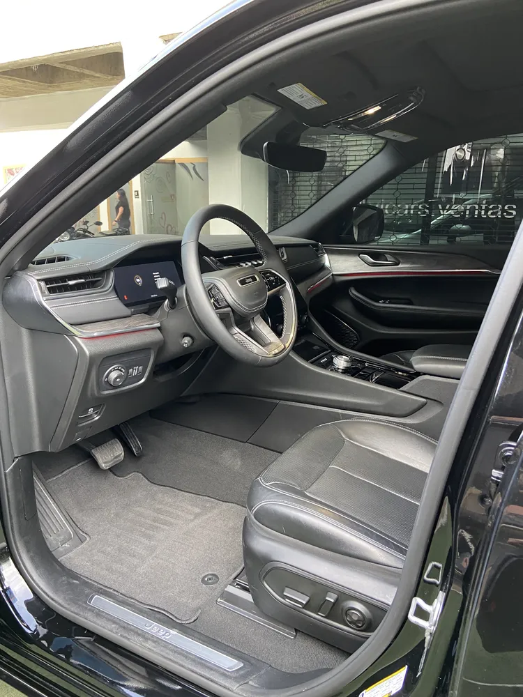 Jeep Grand Cherokee Limited 2023 Negro Caracas