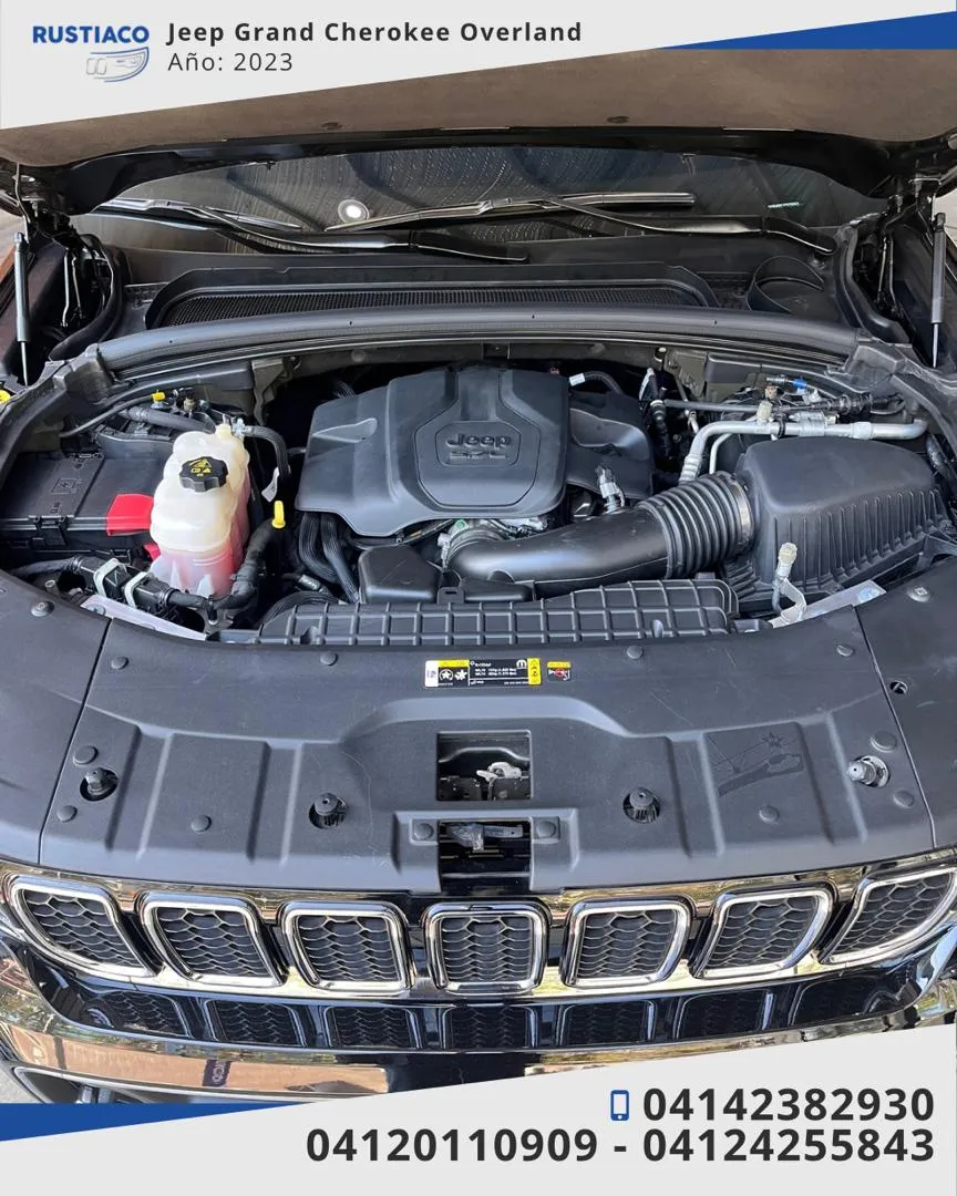 Jeep Grand Cherokee Overland 2023 negro4
