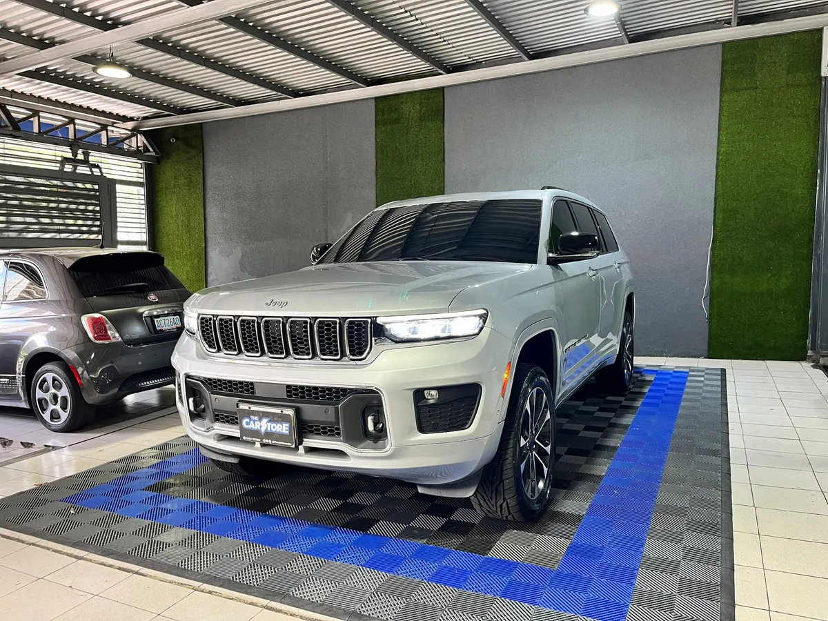 Jeep Grand Cherokee Overland 2023 Plateado Caracas