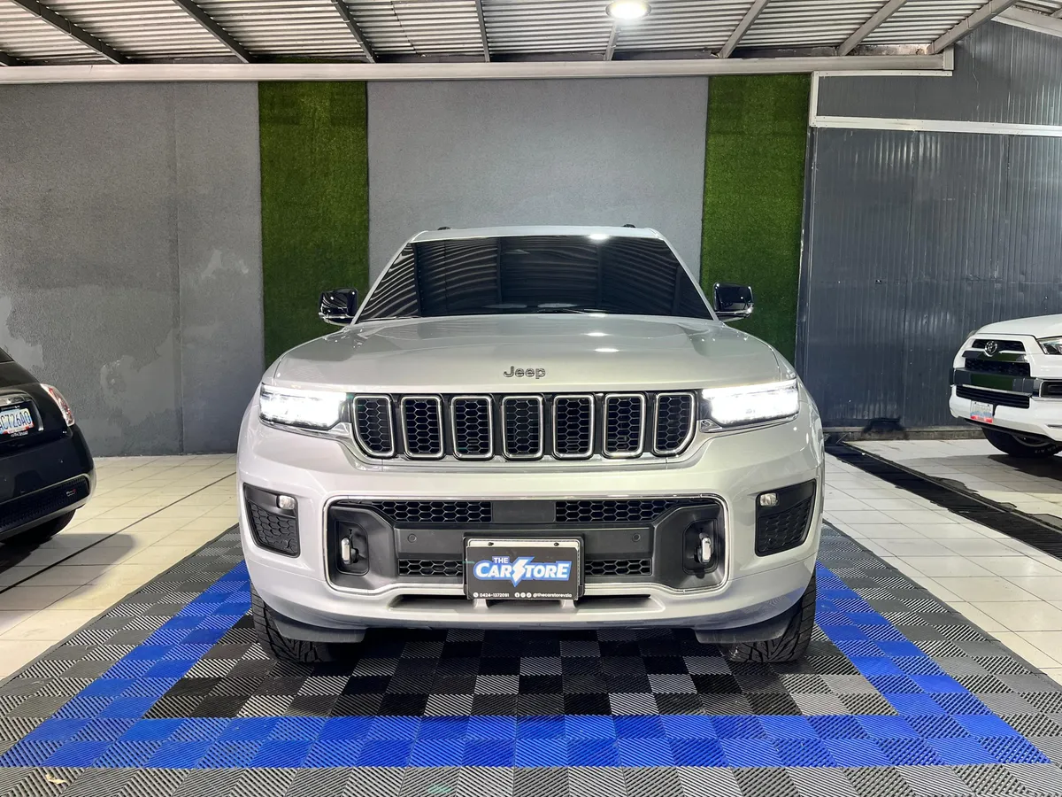 Jeep Grand Cherokee Overland 2023 Plateado Caracas