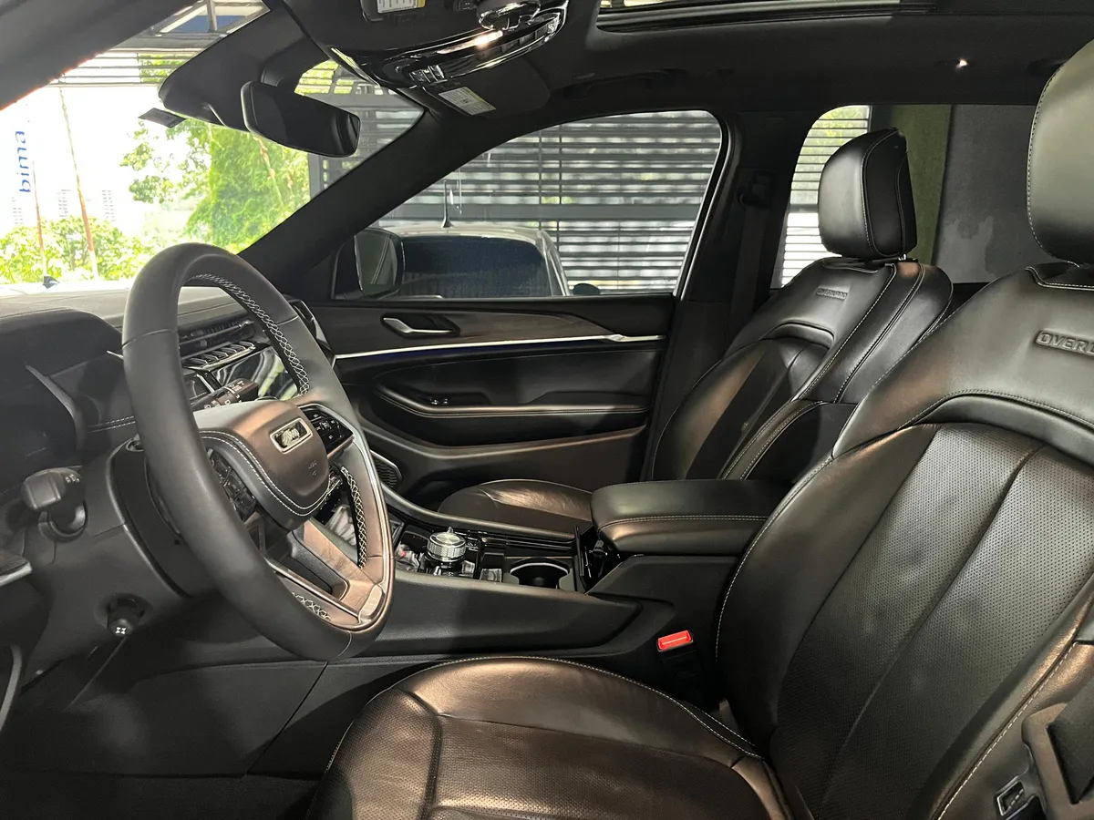 Jeep Grand Cherokee Overland 2023 Plateado Caracas