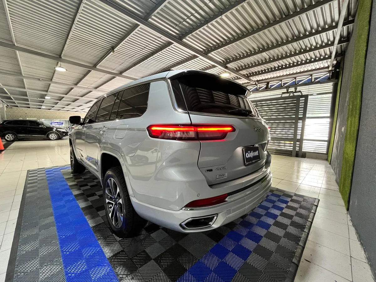 Jeep Grand Cherokee Overland 2023 Plateado Caracas