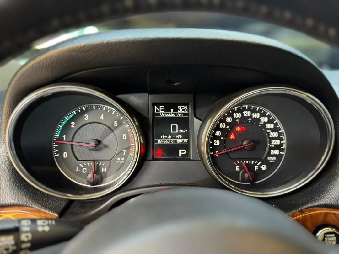 Jeep Grand Cherokee limited 4x4 2012 negro7
