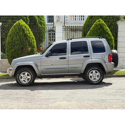 Jeep Liberty 2002 Plateado Caracas