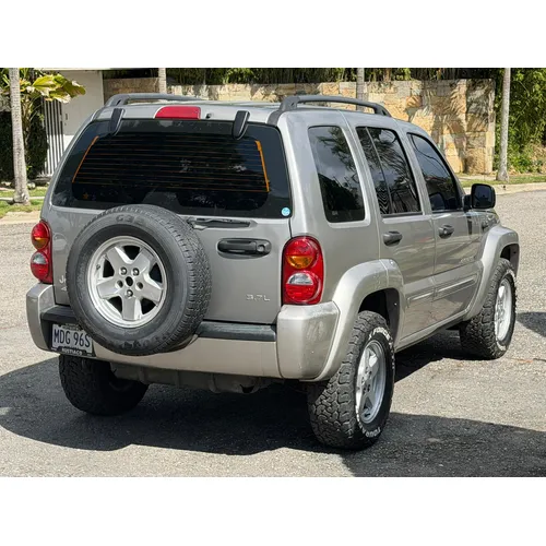Jeep Liberty 2002 Plateado Caracas