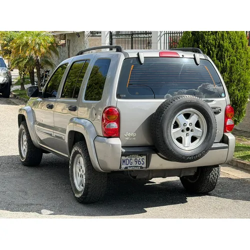 Jeep Liberty 2002 Plateado Caracas