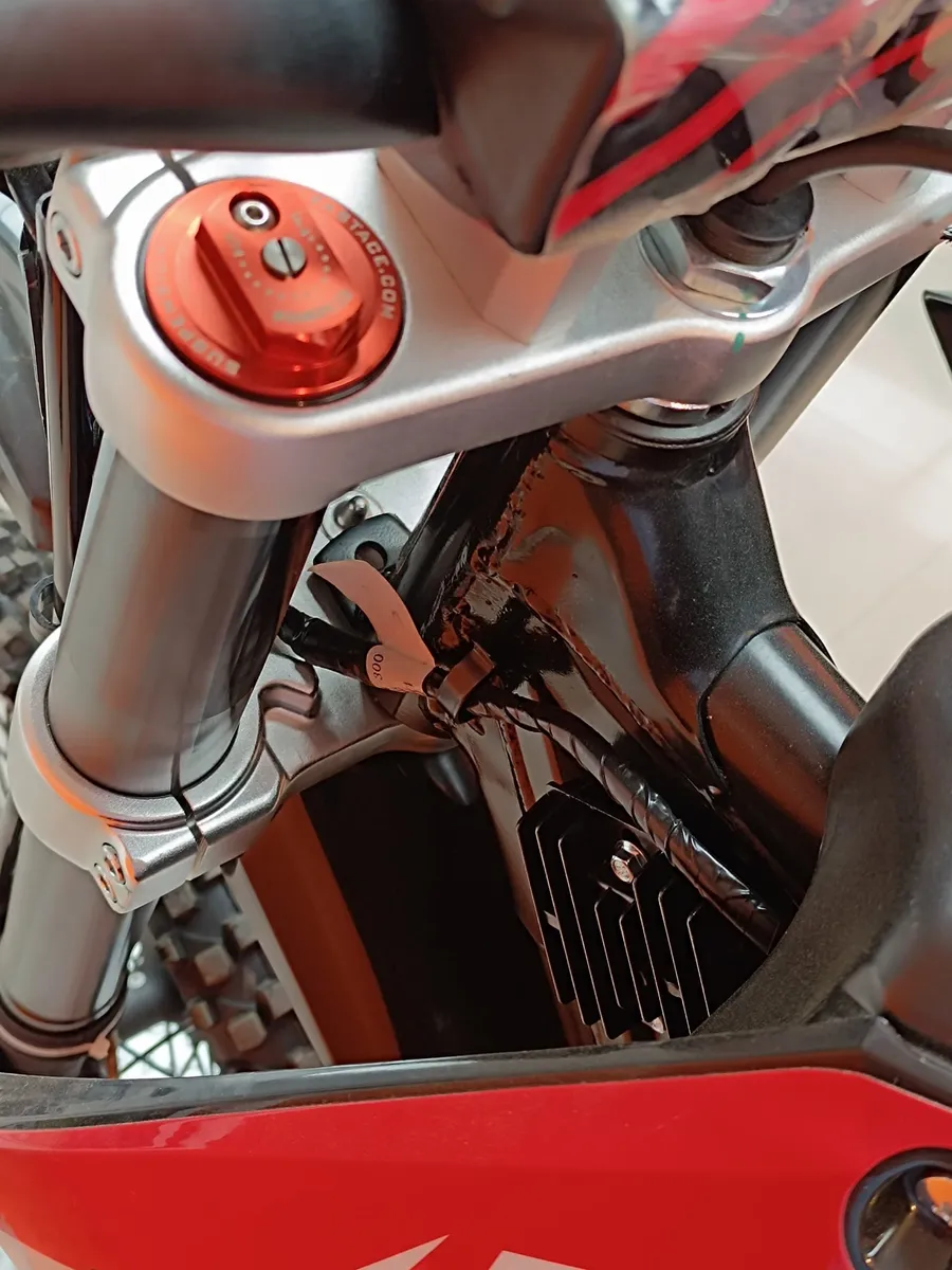 Kayo T4 300 2025 Negro Caracas