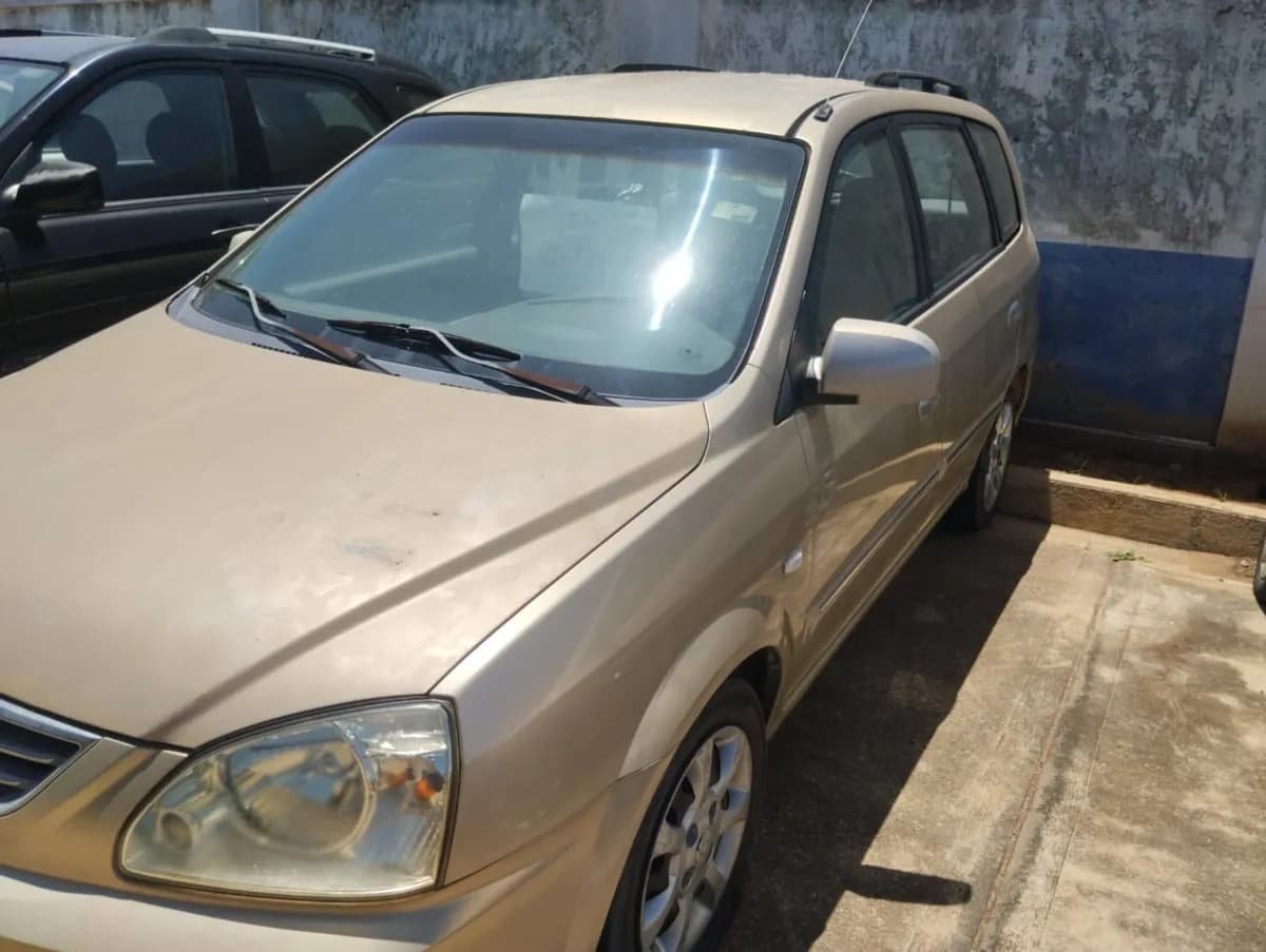 Kia Carens 2007 Automática Beige