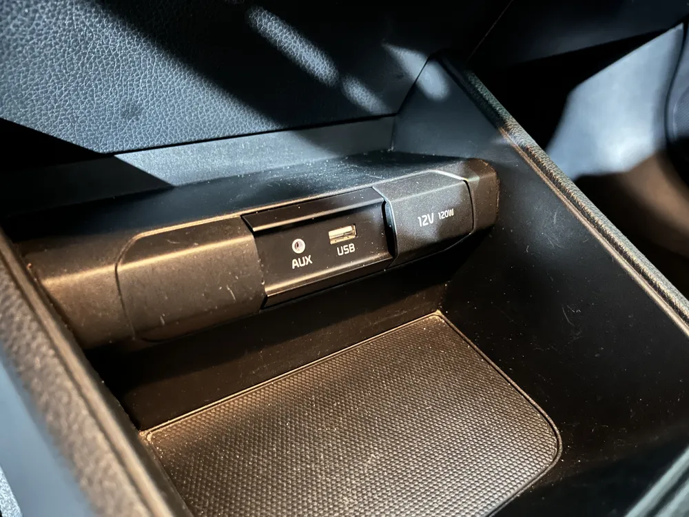 Kia Pegas 2023 Gris Caracas