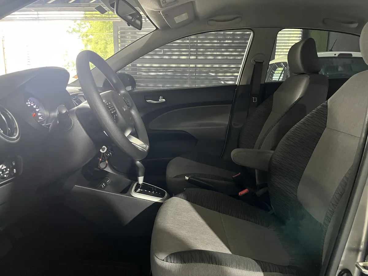 Kia Pegas 2023 Gris Caracas