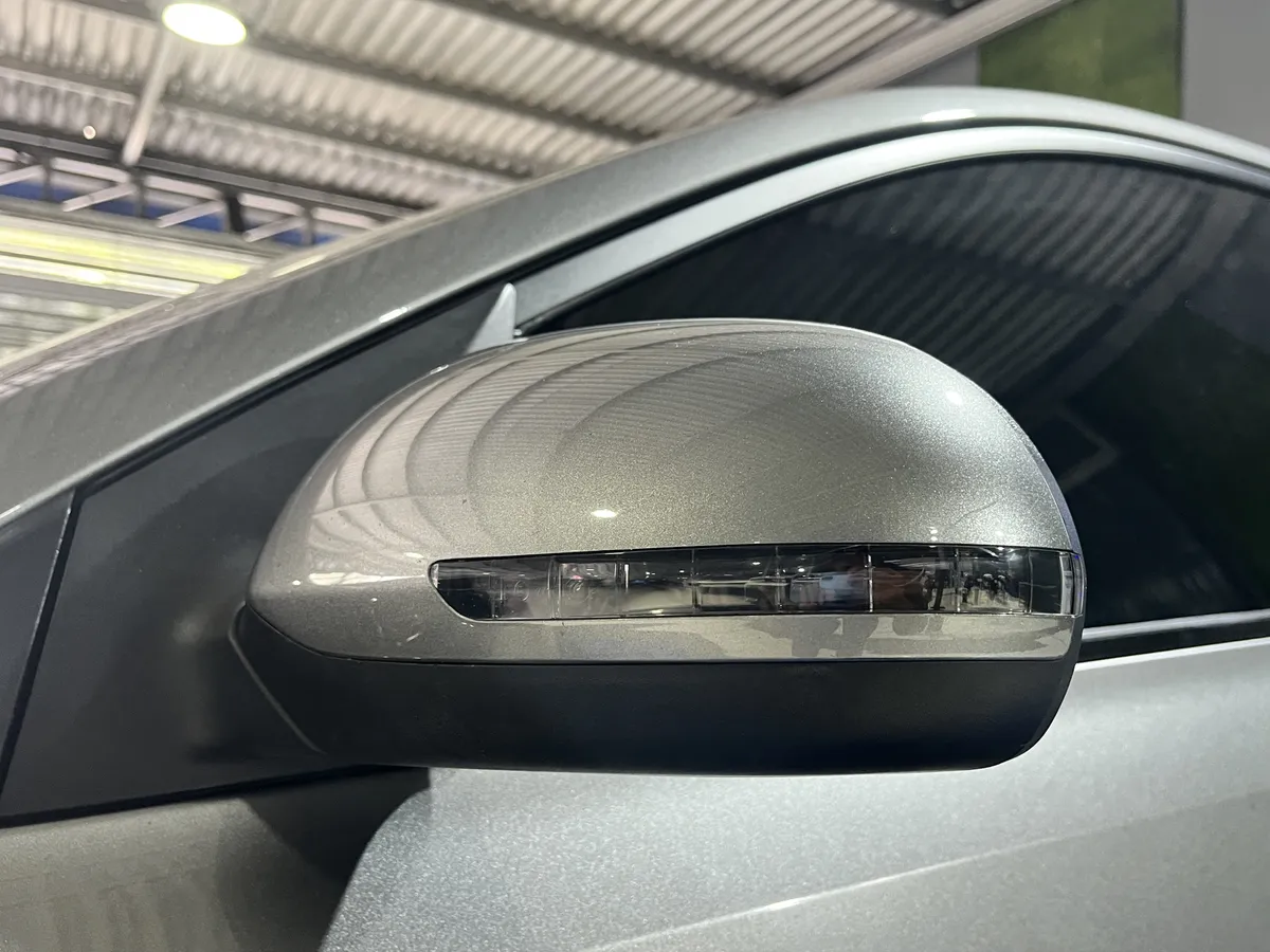Kia Pegas Sedán 2023 gris12