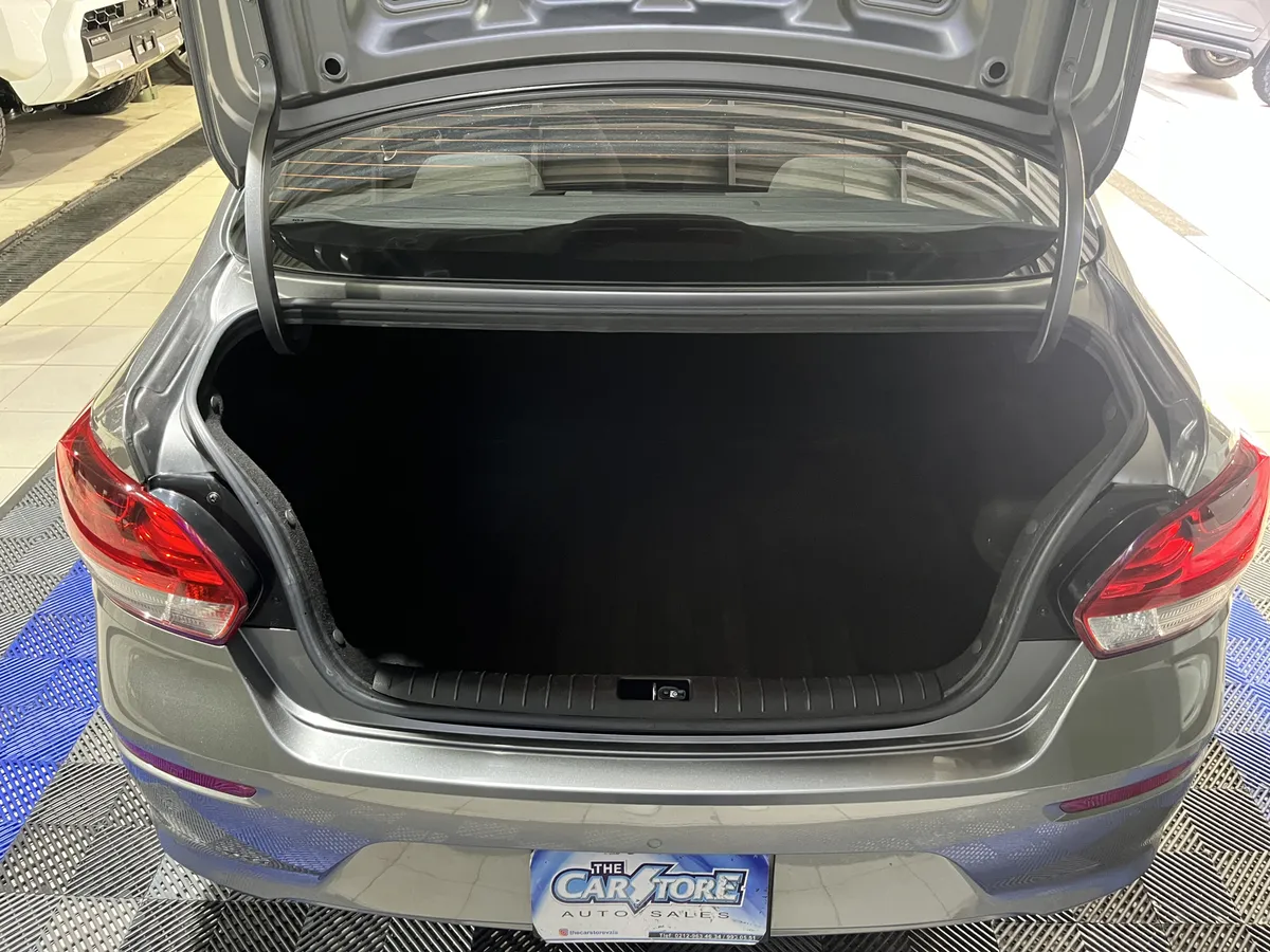 Kia Pegas 2023 Gris Caracas