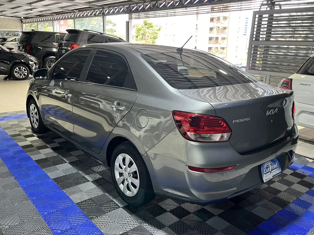Kia Pegas 2023 Gris Caracas