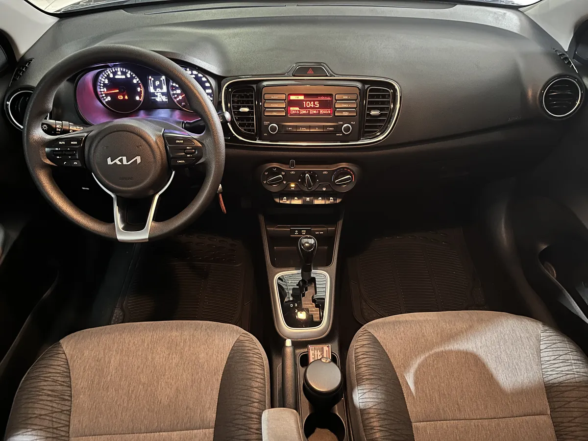 Kia Pegas 2023 Gris Caracas