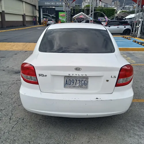Kia Rio 2011 Blanco Caracas