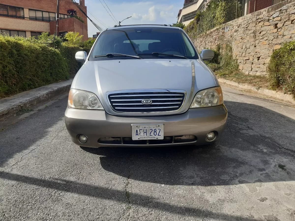 Kia Sedona Plateado Modelo 2004