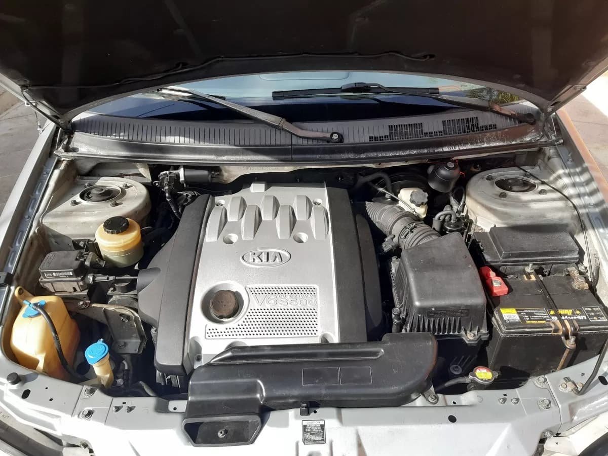 Kia Sedona Plateado Modelo 2004