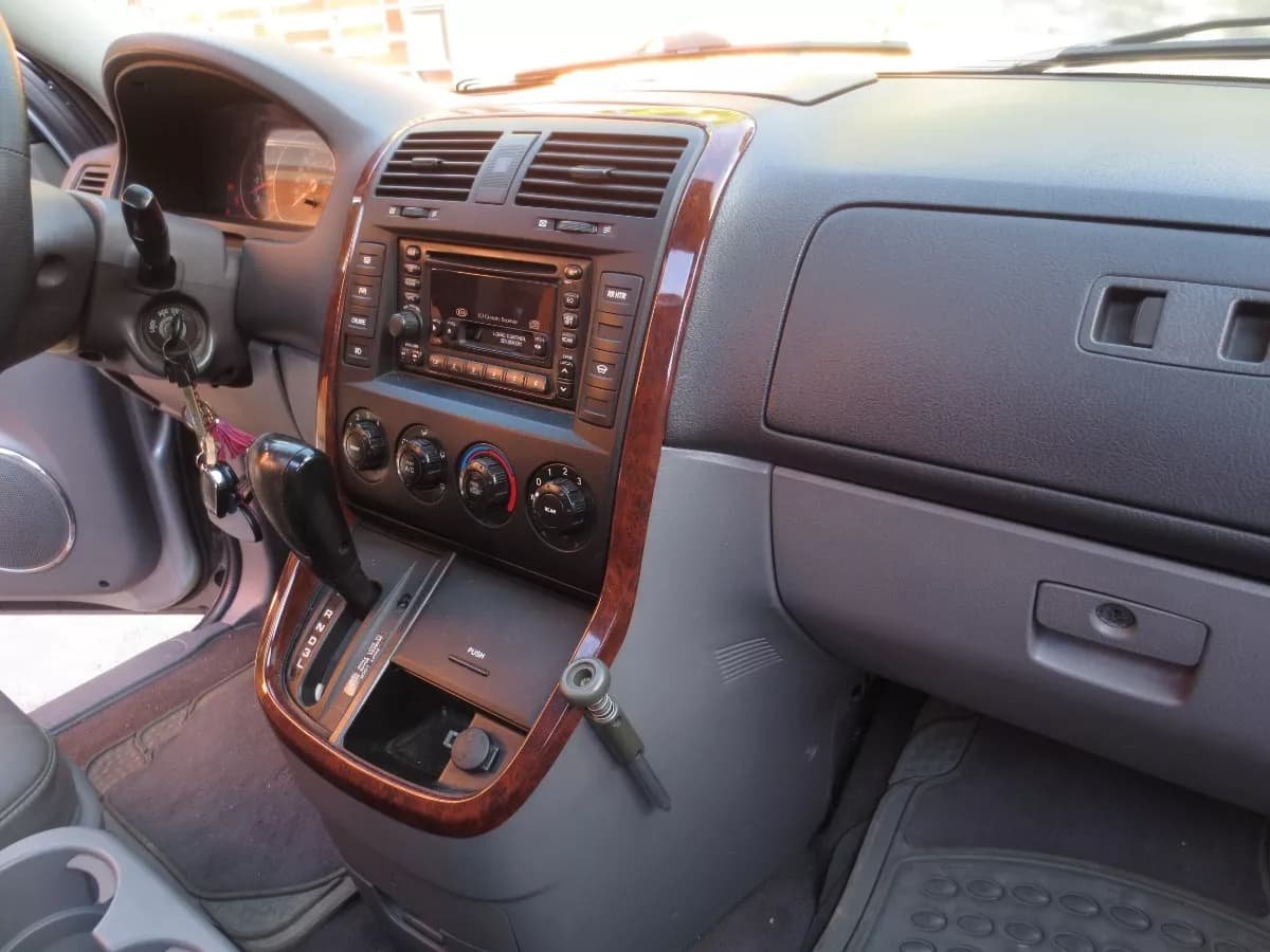 Kia Sedona Plateado Modelo 2004