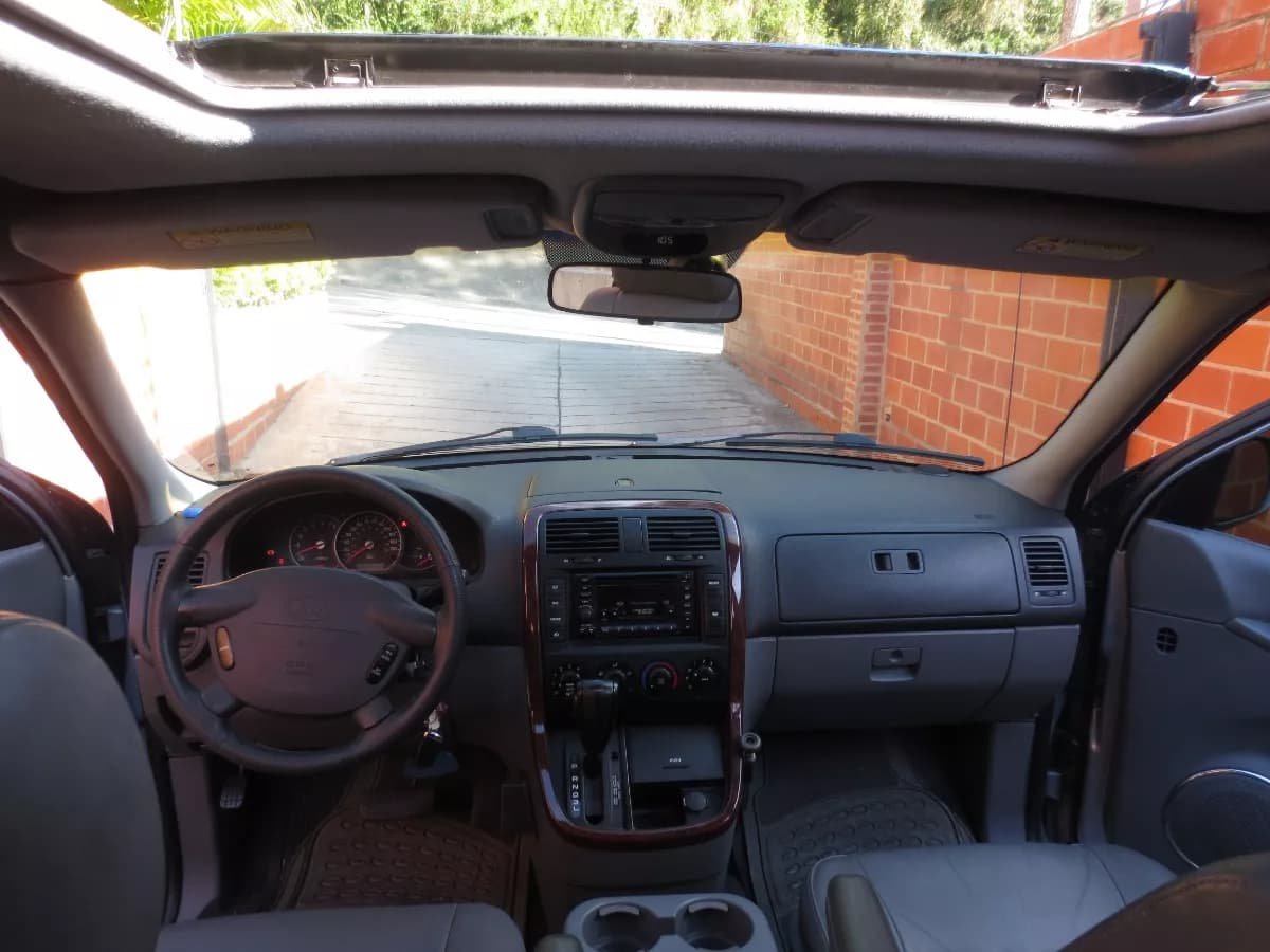 Kia Sedona Plateado Modelo 2004