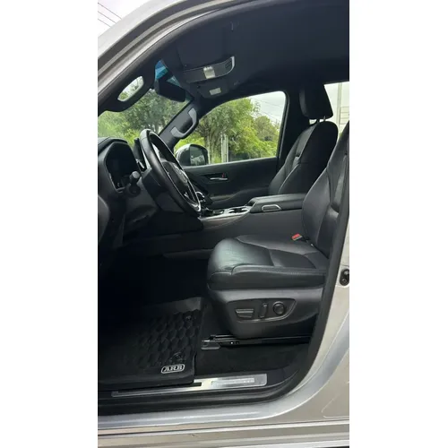 Toyota Land Cruiser 300 VX 2024 Plateado Los Teques