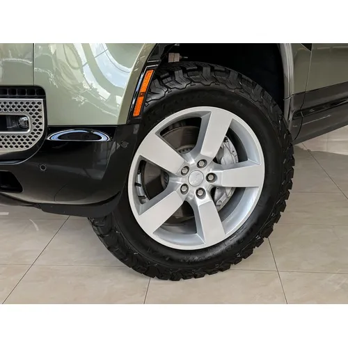 Land Rover Defender P400 2021 Verde Caracas