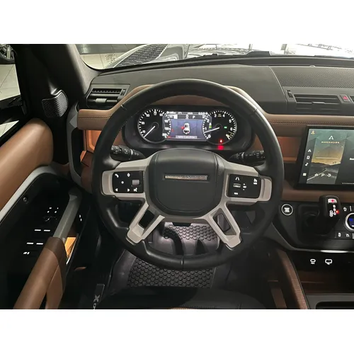 Land Rover Defender P400 2023 Plateado Caracas