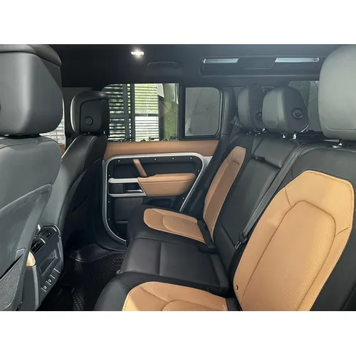 Land Rover Defender P400 2023 Plateado Caracas