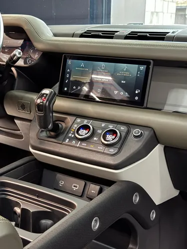 Land Rover Defender 2021 Plateado Caracas