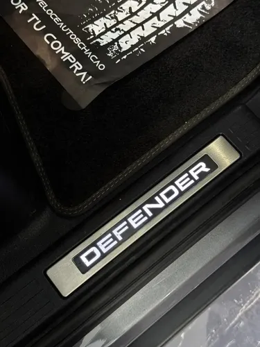 Land Rover Defender 2021 Plateado Caracas
