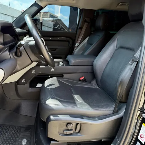 Land Rover Defender P400 2023 Negro Caracas