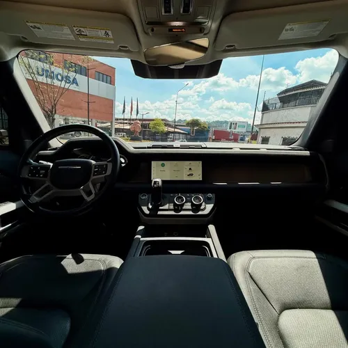 Land Rover Defender P400 2023 Negro Caracas