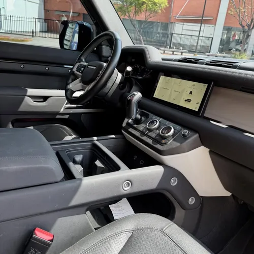 Land Rover Defender P400 2023 Negro Caracas