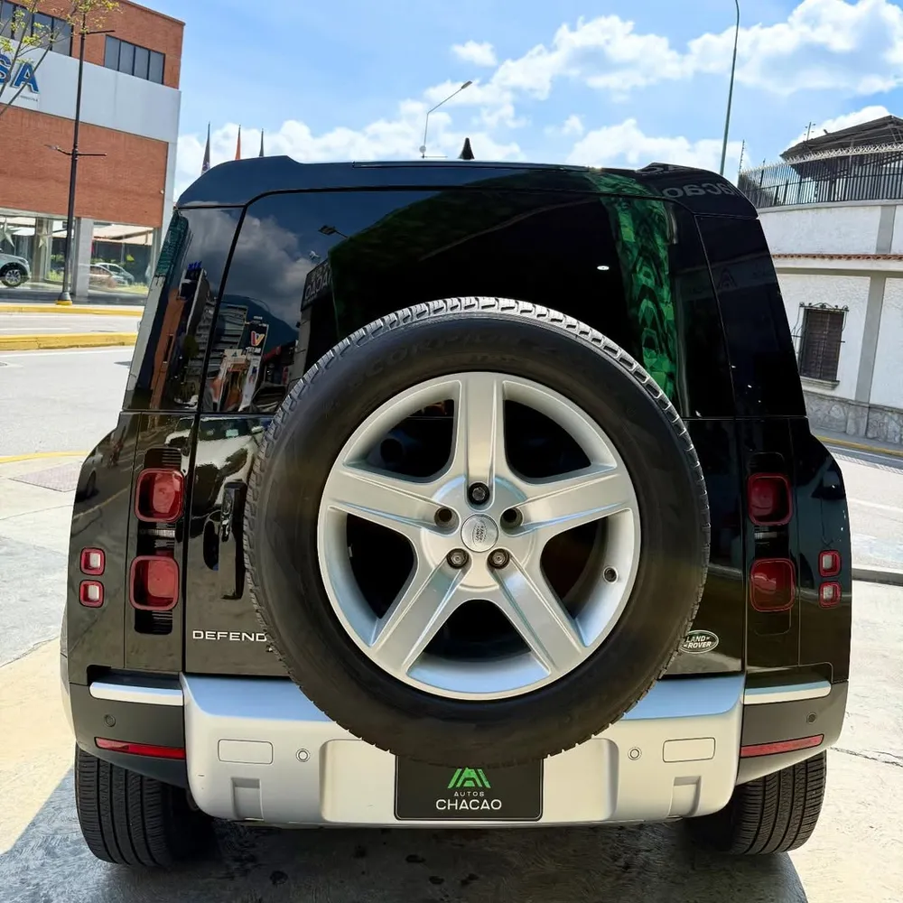 Land Rover Defender P400 2023 Negro Caracas