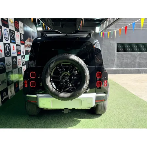 Land Rover Defender P300 2024 Negro Caracas