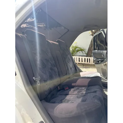 Ford Laser LXI 2003 Blanco Caracas