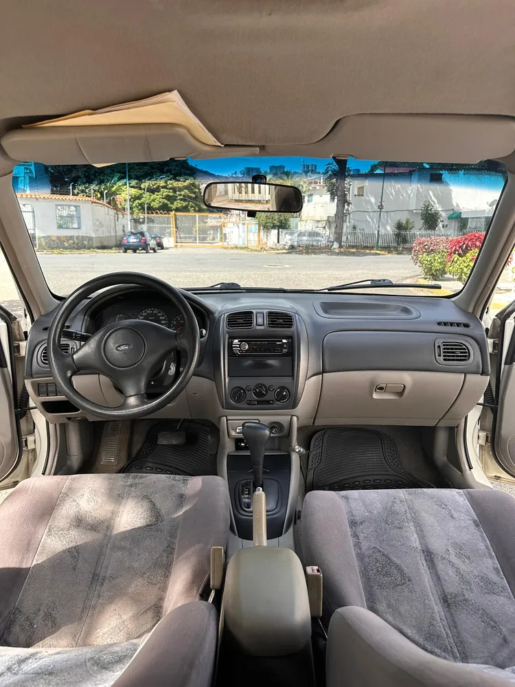 Ford Laser LXI 2003 Blanco Caracas